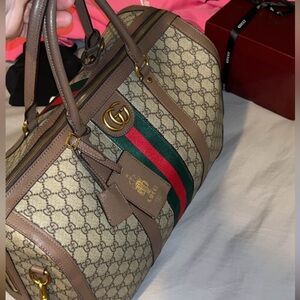 Gucci Beige and Brown Women's duffle
Travel Bag